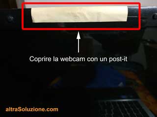 Webcam coperta con post-it